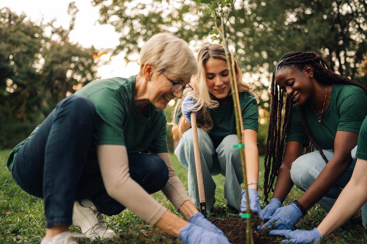 Church volunteers planting in garden | Maintainly CMMS