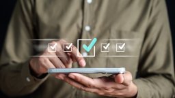 Checklists being completed on a mobile device | Maintainly CMMS