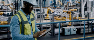 Maintenance worker with mobile cmms at a facility | Maintainly