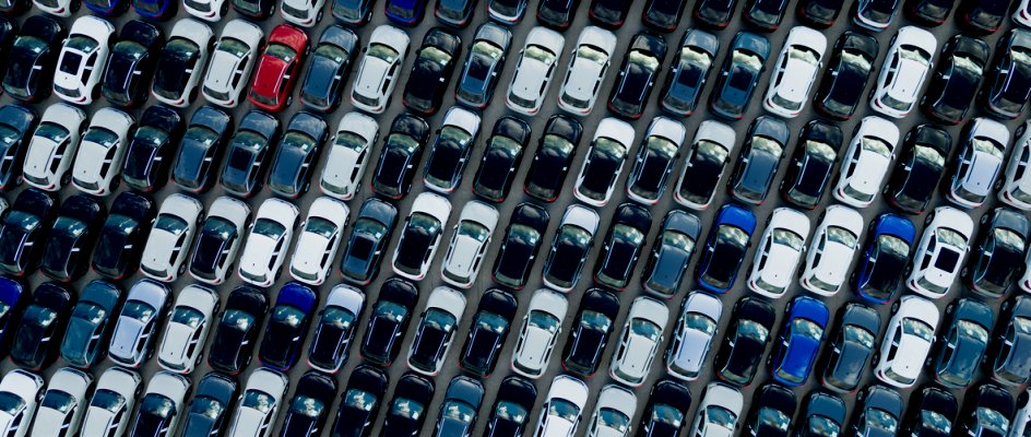 Aerial view of a fleet of vehicles | Maintainly