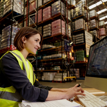 Worker in warehouse types | CMMS