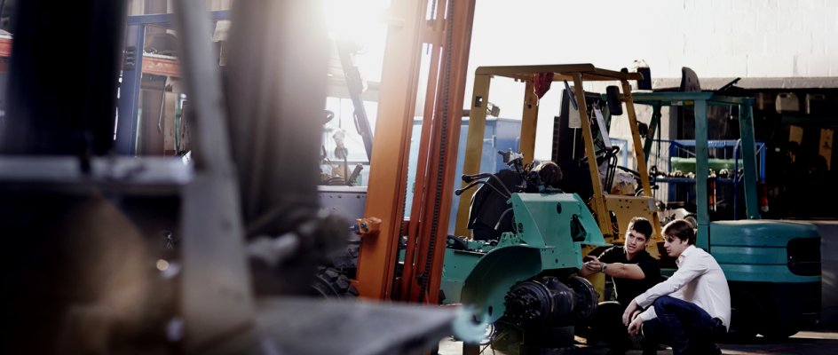 Fleet maintenance workers assess work to be performed | CMMSD