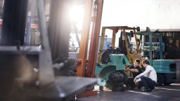 Fleet maintenance workers assess work to be performed | CMMSD