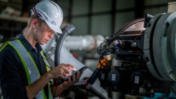 Maintenance worker enters metric reading on a mobile device | CMMS