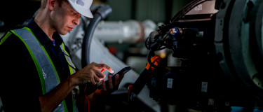 Maintenance worker enters metric reading on a mobile device | CMMS