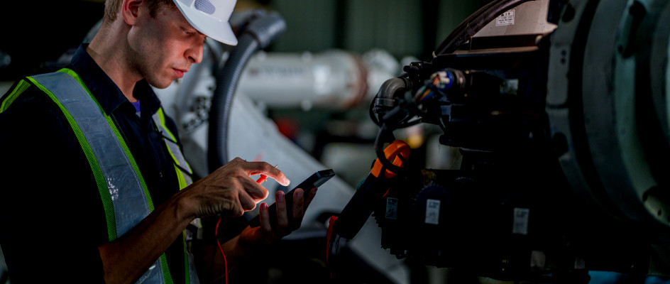 Maintenance worker enters metric reading on a mobile device | CMMS