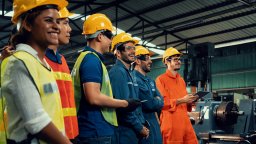 Maintenance team in meeting before work commences | Maintainly