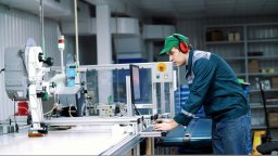 Maintenance worker attending asset computer | Maintenance