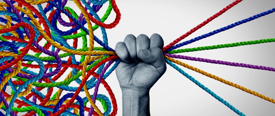 Hands hold tangled rope on one side with straight rope on the other | Preventive maintenance