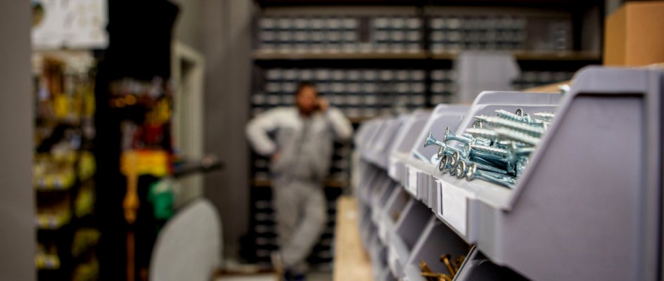 Spare parts sitting in containers in warehouse | Maintainly